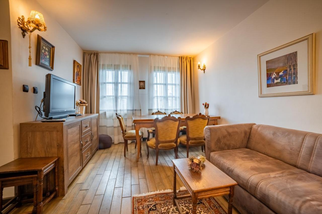Four Riders Guest House เวลีคอเทอร์โนโว ภายนอก รูปภาพ