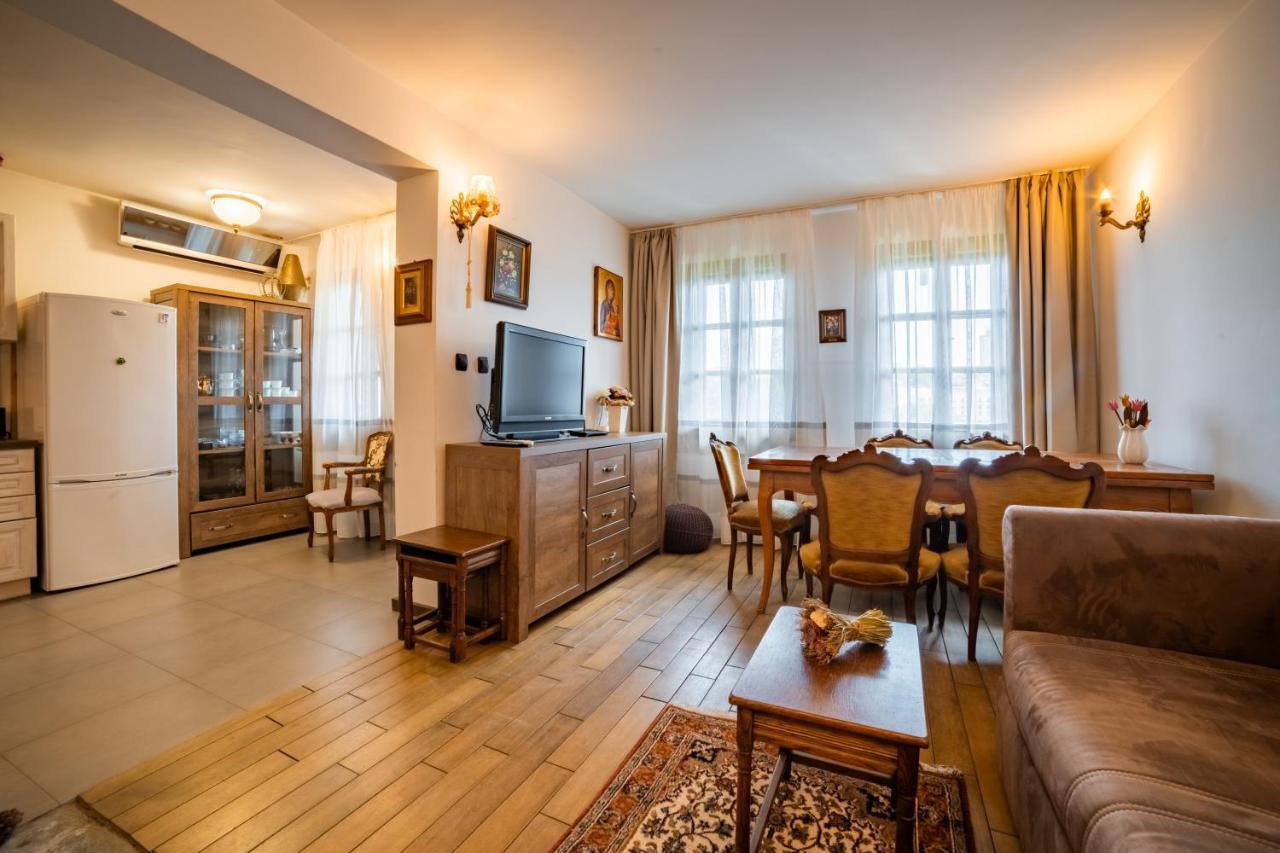 Four Riders Guest House เวลีคอเทอร์โนโว ภายนอก รูปภาพ