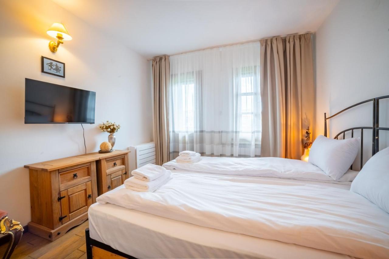 Four Riders Guest House เวลีคอเทอร์โนโว ภายนอก รูปภาพ